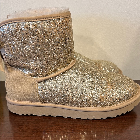 UGG Sparkly Tan Bow Boots - Picture 7 of 13